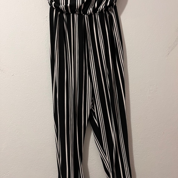 Black and white strapless jumpsuit - Picture 2 of 3